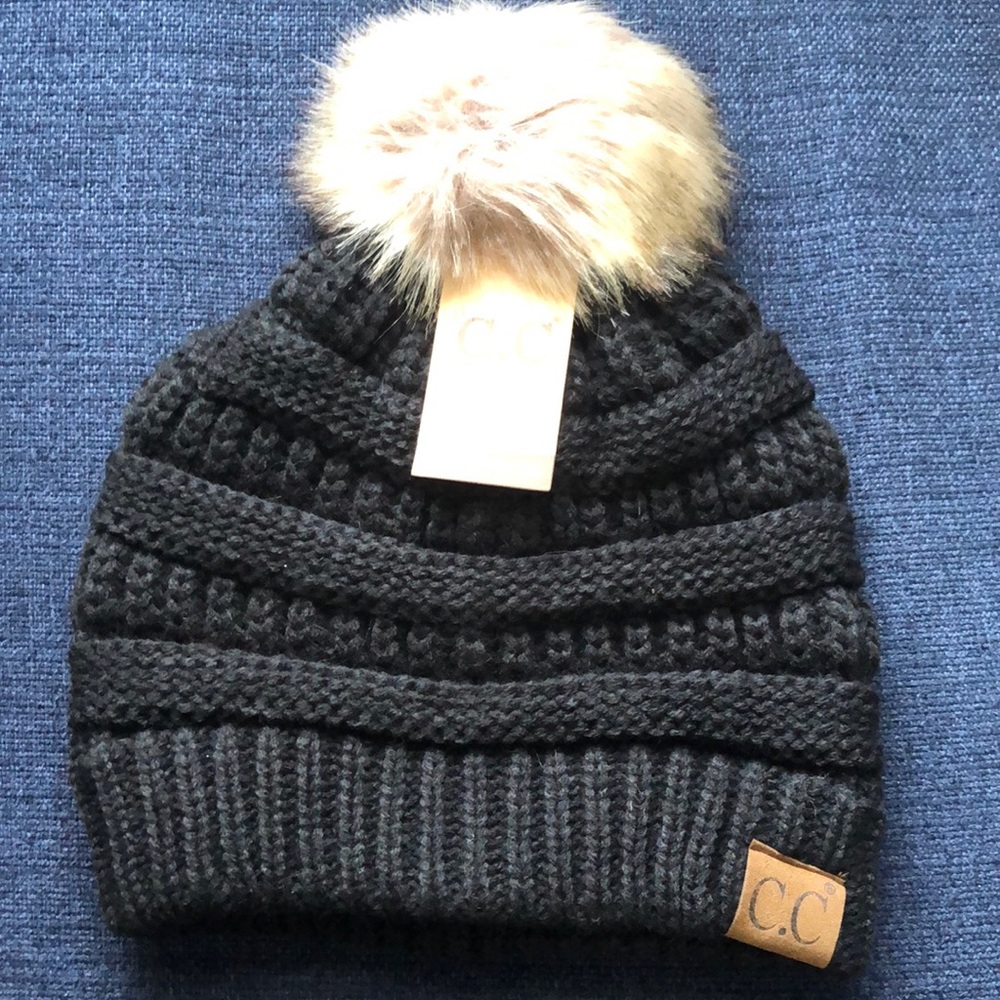 Cable Knit Faux Fur Pom Pom Beanie in Black